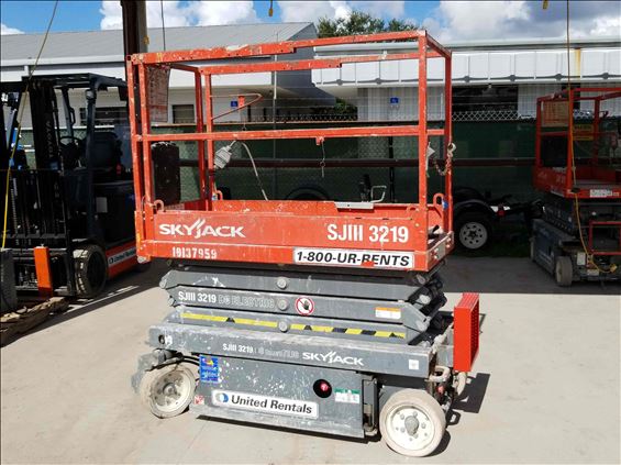 2013 Skyjack SJIII3219 Scissor Lift
