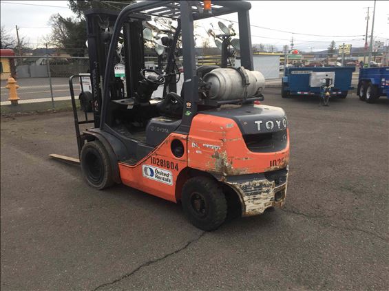 2014 Toyota 8FGU25 Warehouse Forklift