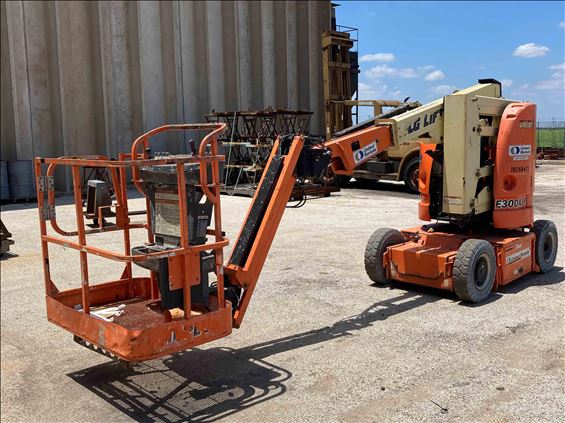 2014 JLG E300AJP Boom Lift