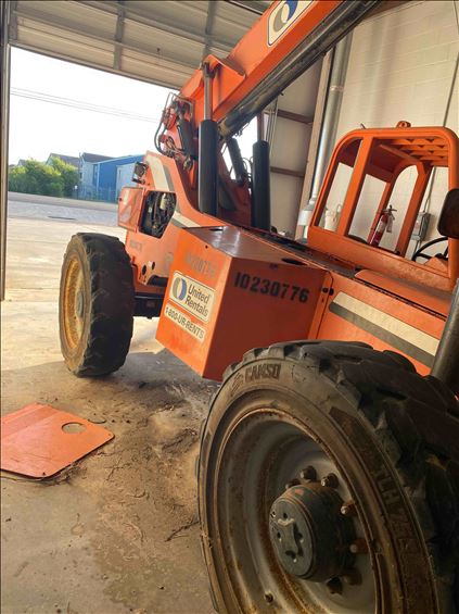 2014 SKYTRAK 8042 Rough Terrain Forklift