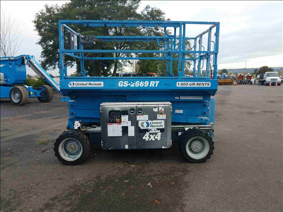 2014 Genie GS-2669 RT Scissor Lift