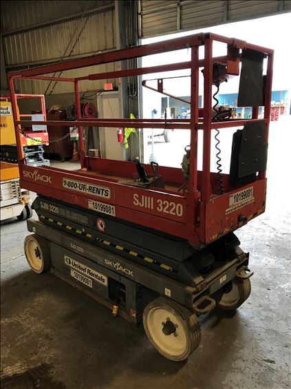 2013 Skyjack SJIII3220 Scissor Lift