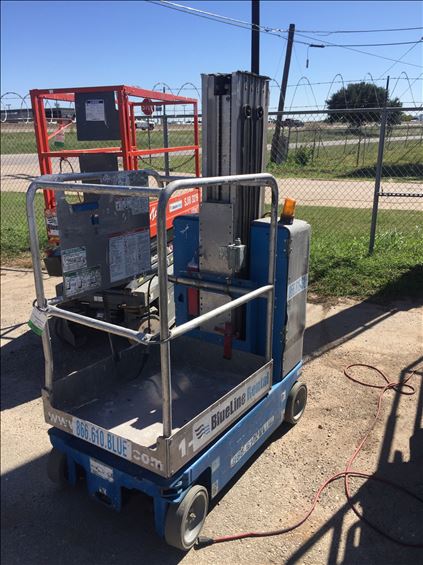 2012 Genie GR-20 Vertical Lift