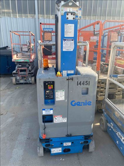 2014 Genie GR-20 Vertical Lift