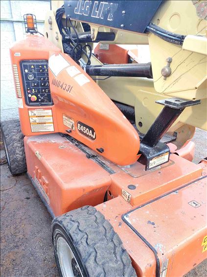 2013 JLG E450AJ Boom Lift