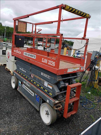 2014 Skyjack SJIII3226 Scissor Lift
