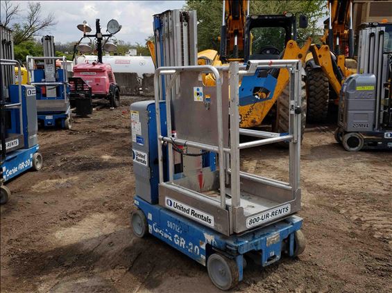 2014 Genie GR-20 Vertical Lift
