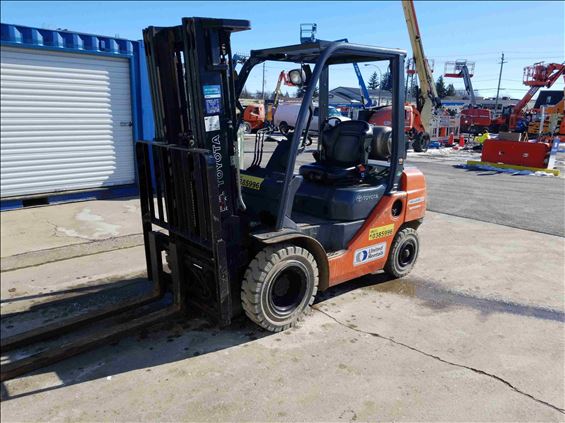 2015 Toyota 8FGU25 Warehouse Forklift