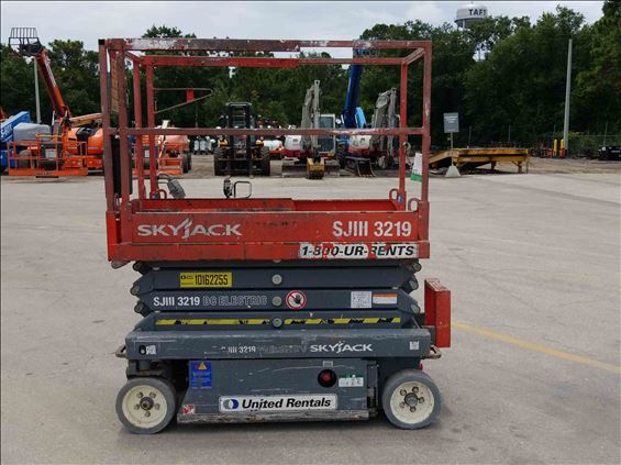 2013 Skyjack SJIII3219 Scissor Lift