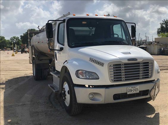 2016 Freightliner M21064X2FUEL Truck