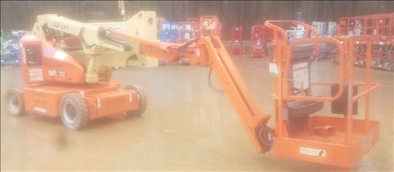 2011 JLG E400AJP Boom Lift