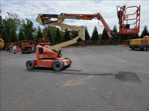 2012 JLG E450AJ