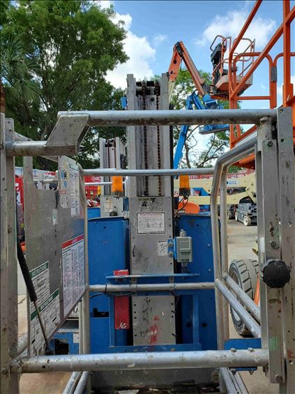 2014 Genie GR-20 Vertical Lift