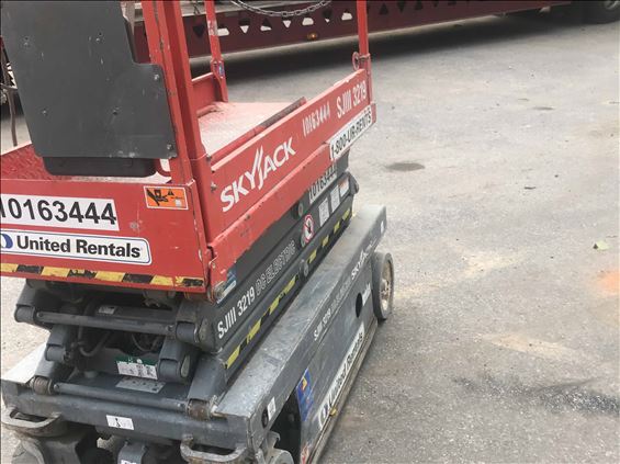 2013 Skyjack SJIII3219 Scissor Lift