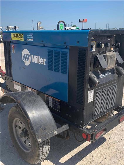 2018 Miller Welders Big Blue 300R Welder