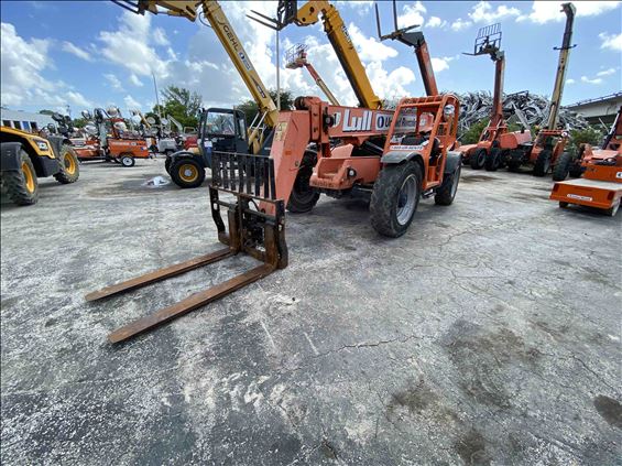 2014 JLG 644-E42