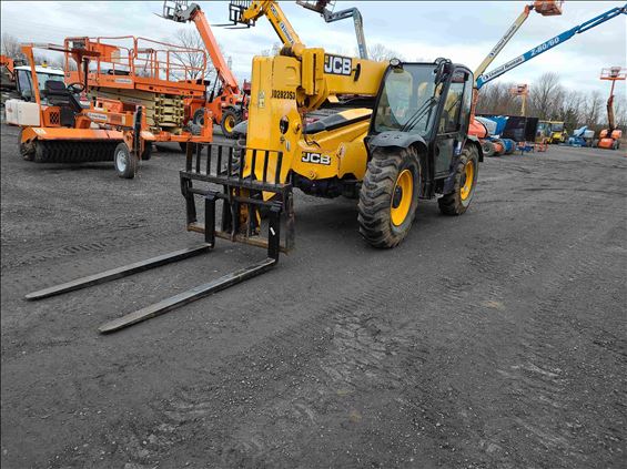 2014 JCB 507-42 Rough Terrain Forklift
