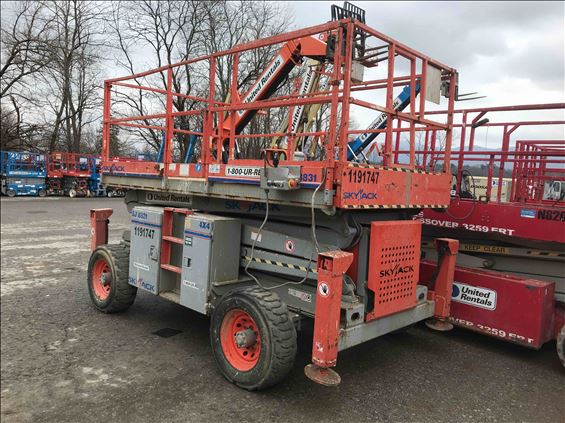 2011 Skyjack SJ8831RT Scissor Lift