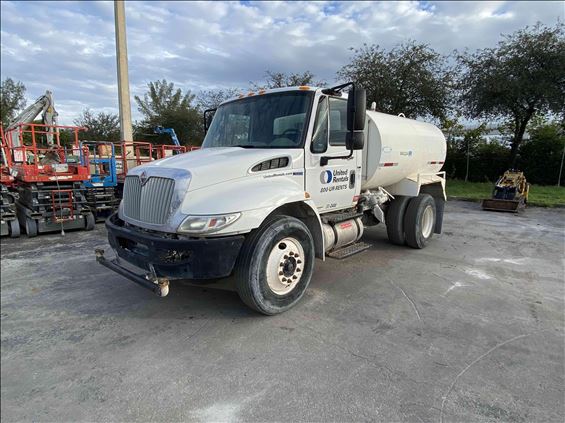 2013 INTERNAT'L 4300 Water Truck