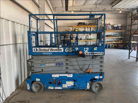 2014 Genie GS-3232 Scissor Lift