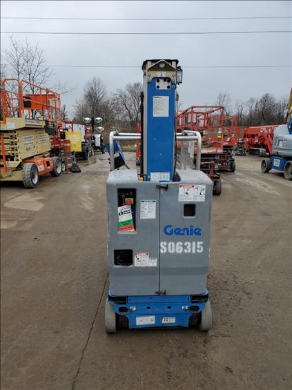 2012 Genie GR-20 Vertical Lift