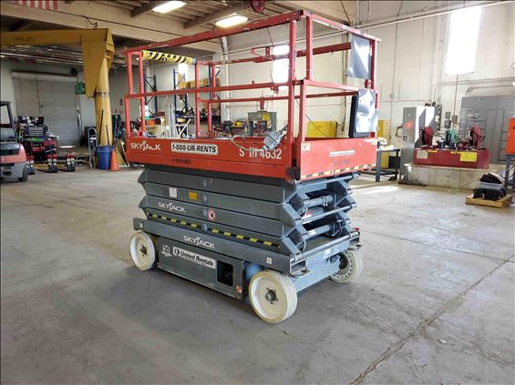2015 Skyjack SJIII4632 Scissor Lift