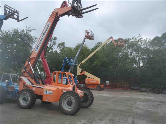 2013 JLG 8042 S