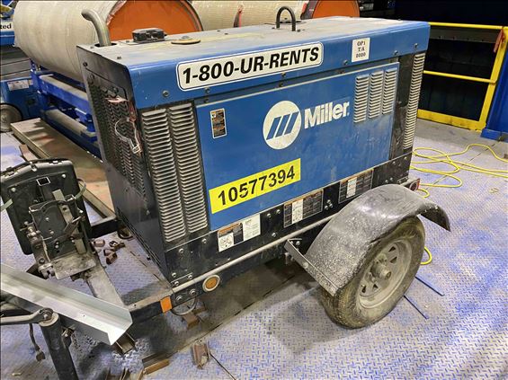 2017 Miller Welders Big Blue 300R Welder