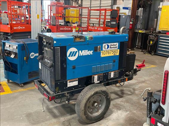 2018 Miller Welders Big Blue 300R Welder