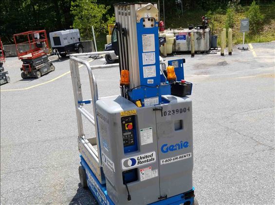 2014 Genie GR-20 Vertical Lift