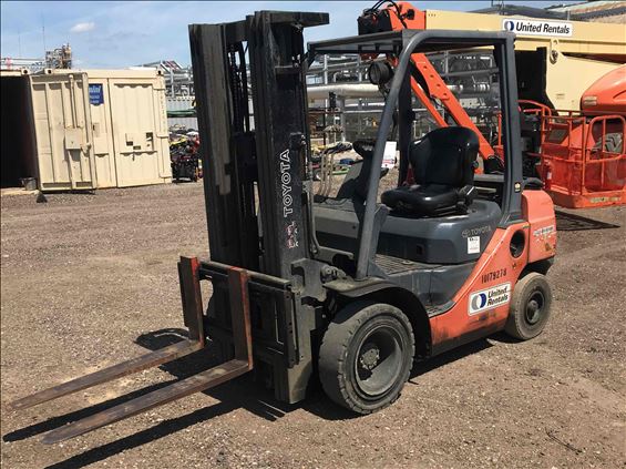 2013 Toyota 8FDU25 Warehouse Forklift