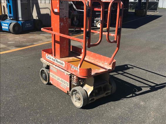 2014 JLG 1230ES Self-Propelled One-Person Lift