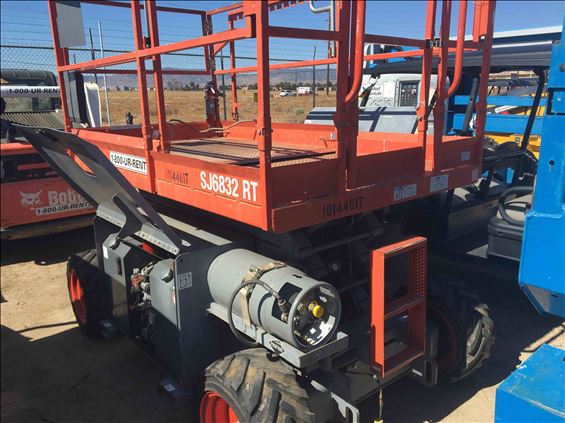 2013 Skyjack SJ6832RT Scissor Lift