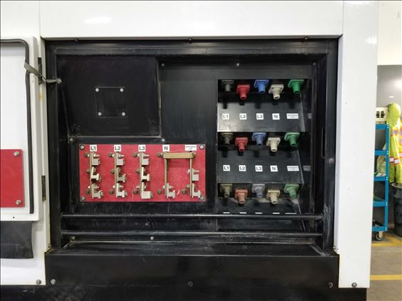 2013 Cummins C300 600V Diesel Generator