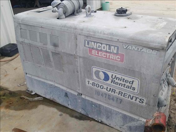 2016 Lincoln Electric VANTAGE 520 Welder