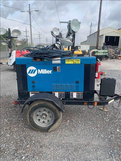 2018 Miller Welders Big Blue 300R Welder
