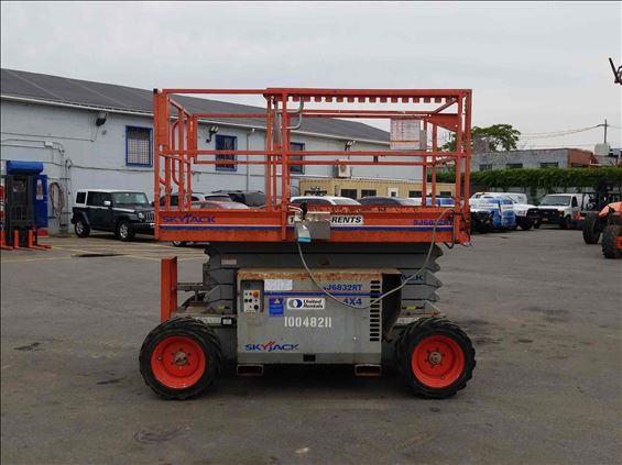 2012 Skyjack SJ6832RT Scissor Lift
