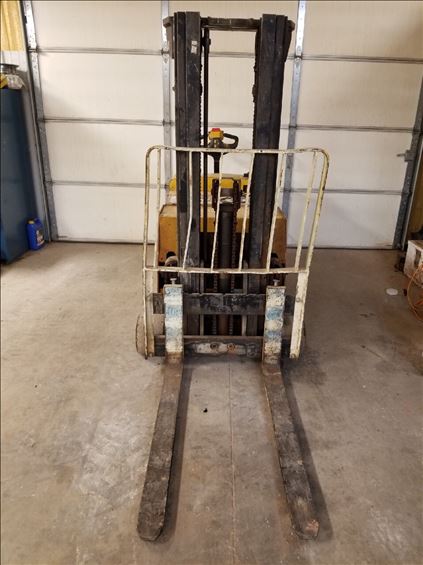 2010 YALE MCW040-E Warehouse Forklift