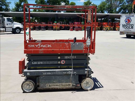 2013 Skyjack SJIII3219 Scissor Lift
