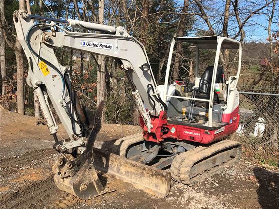 2015 Takeuchi TB240 Mini-Excavator