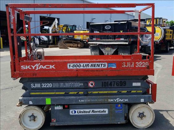 2013 Skyjack SJIII3220 Scissor Lift