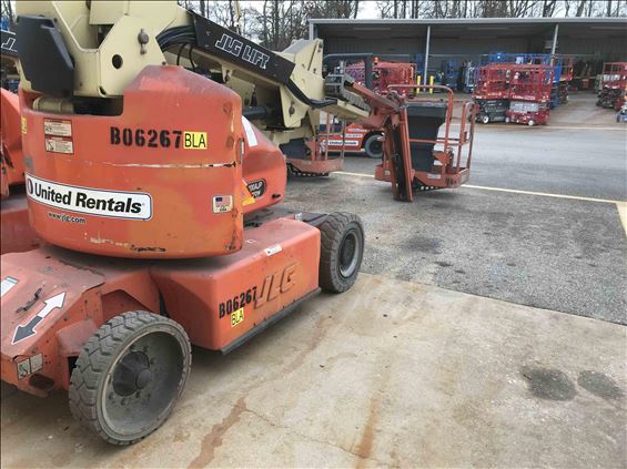 2012 JLG E400AJPN