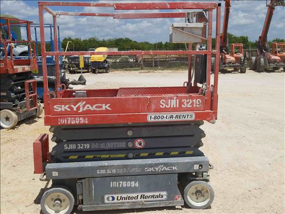 2013 Skyjack SJIII3219 Scissor Lift