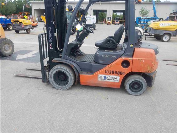 2014 Toyota 8FGU25 Warehouse Forklift