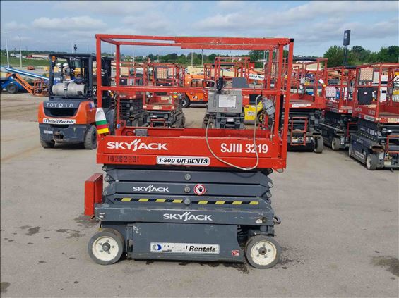 2014 Skyjack SJIII3219 Scissor Lift