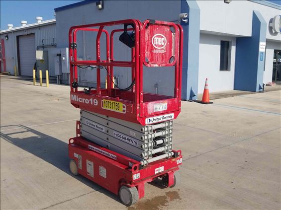 2018 MEC MICRO 19 Scissor Lift