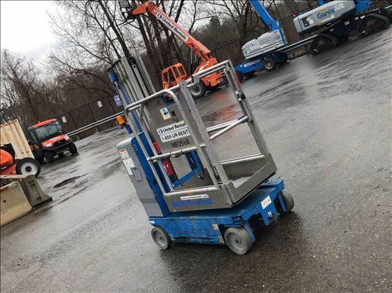 2013 Genie GR-20 Vertical Lift