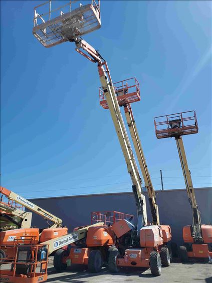 2013 JLG 800S Boom Lift