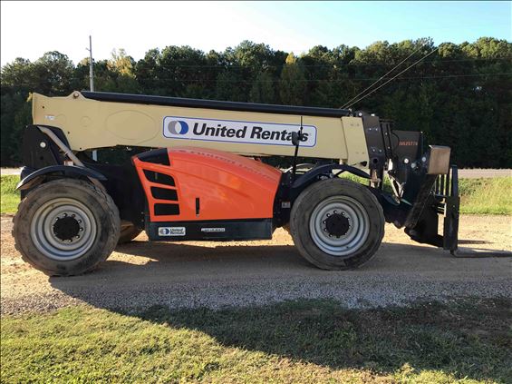 2016 JLG 1055