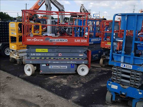 2013 Skyjack SJIII3226 Scissor Lift